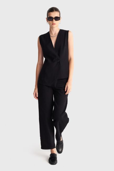Asymmetric vest with buttons - Black