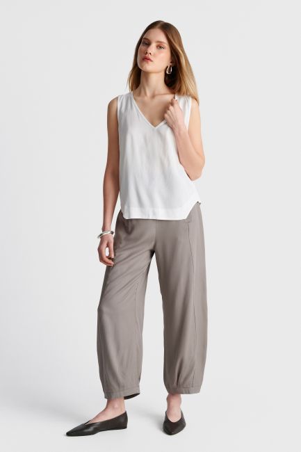 V-neck sleeveless top - White