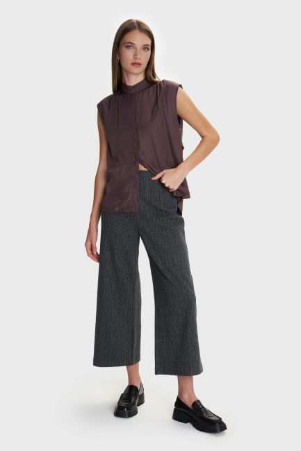Sleeveless shirt with back detail - Brown