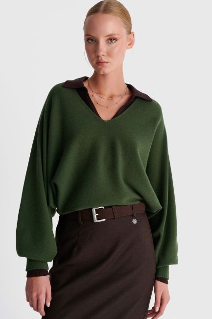 Knit top with V-neckline and batwing sleeves - Green