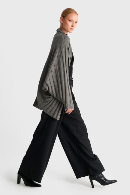 Oversized knitted cardigan with wide sleeves and textured ribbed knit - Grey