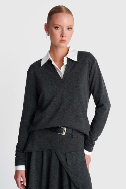 Long-sleeved top with V-neckline - Grey