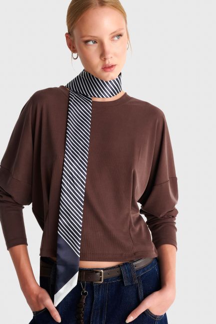 Long-sleeve top with a round neckline - Brown