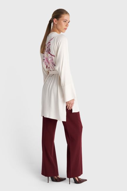 Shirt with back embroidery and belt - White