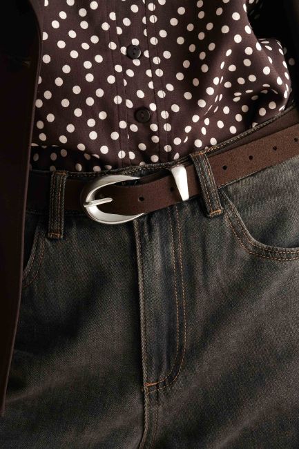 Belt with a silver buckle - Brown