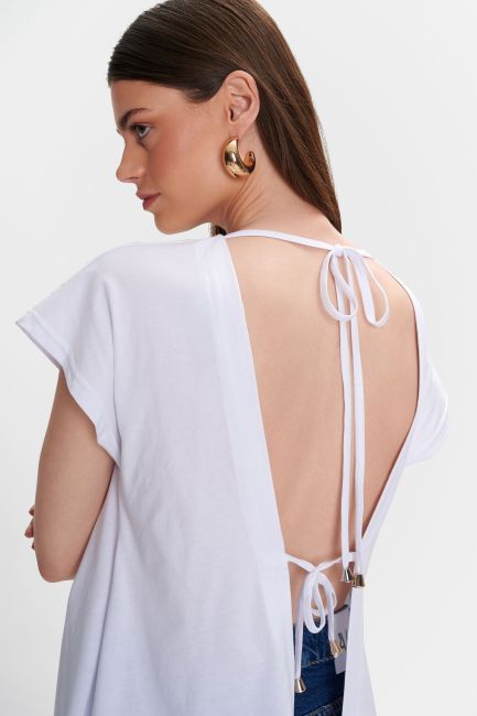 Top with a back cutout - White
