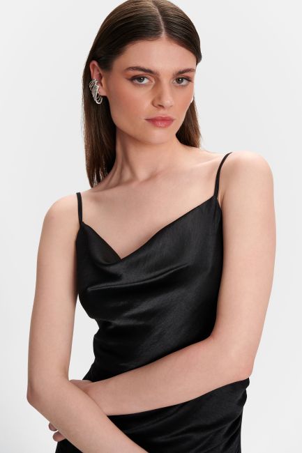 Maxi satin dress with a side slit - Black